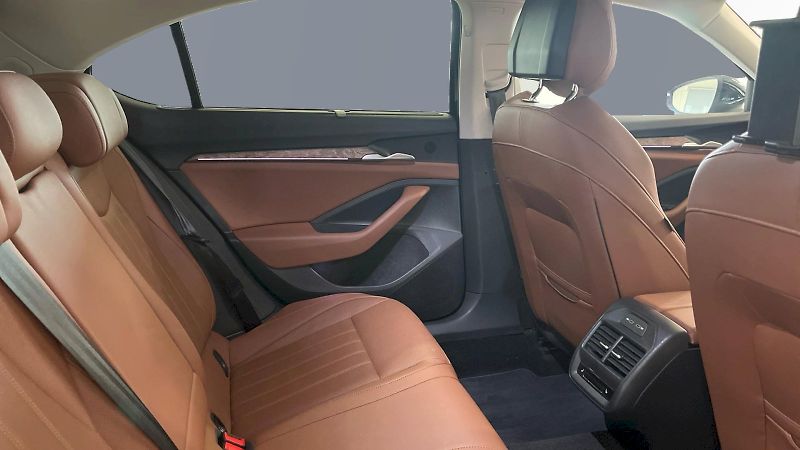 Škoda Superb (2025) Laurin&Klement 2.0TSI 195kW DS - fotka 21 z 36