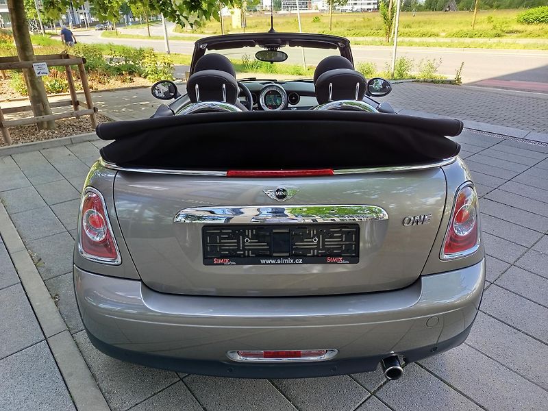Mini Cooper (2013) One Cabrio,chili II,navi,xenon - fotka 12 z 27