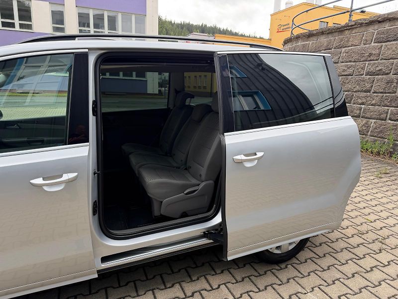 Volkswagen Sharan 2,0 TDI DSG Comfortline/servis - fotka 12 z 34