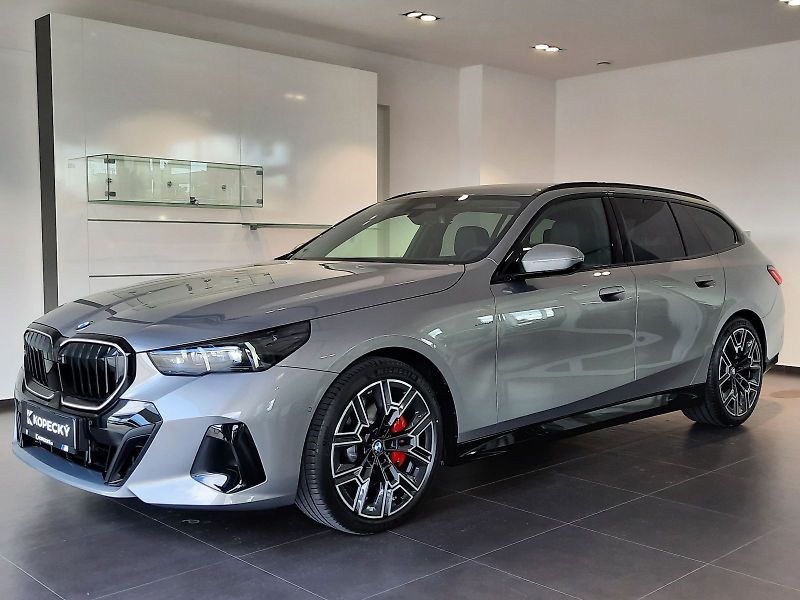 BMW Řada 5 (2026) 540d xDrive Touring M Sport - fotka 1 z 17