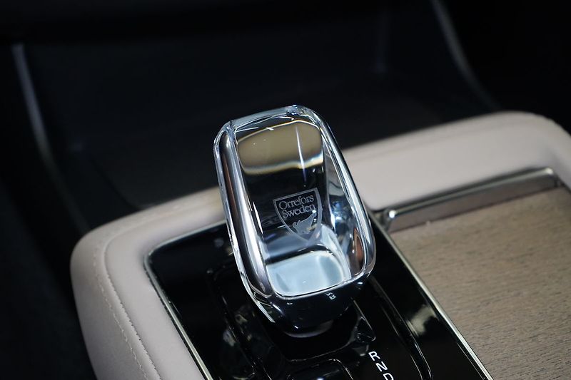Volvo XC90 T8 PLUS Dark, Vzduch, 360° - fotka 38 z 49