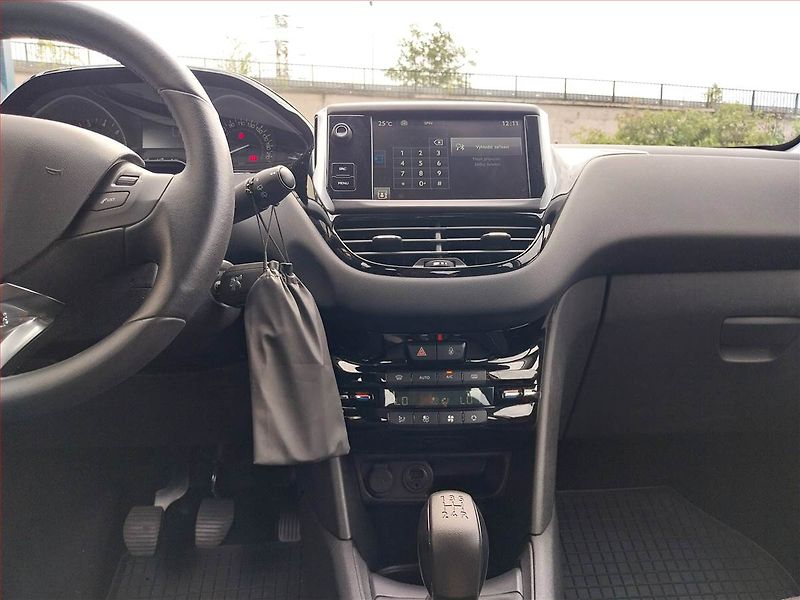Peugeot 208 (2016) 1.2 PureTech, ČR,1.maj - fotka 12 z 14