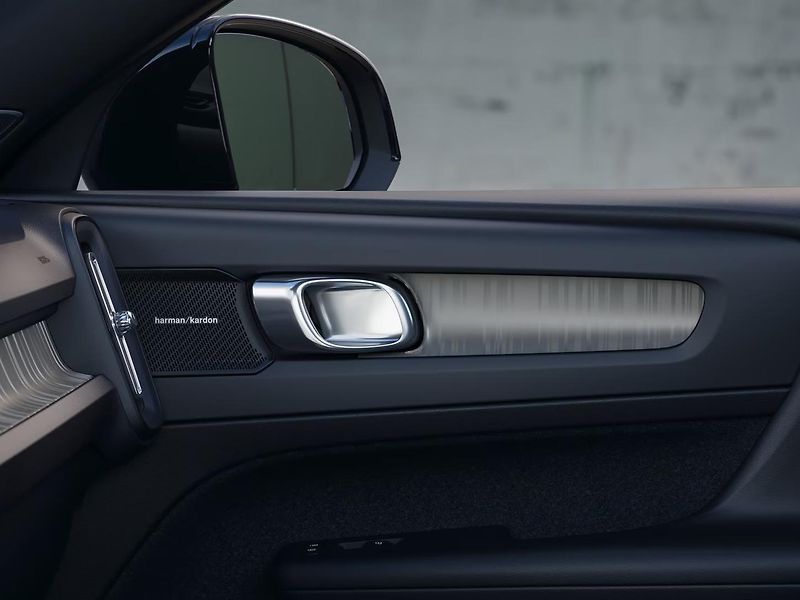 Volvo XC40 (2026) B3 PLUS DARK  - fotka 16 z 17