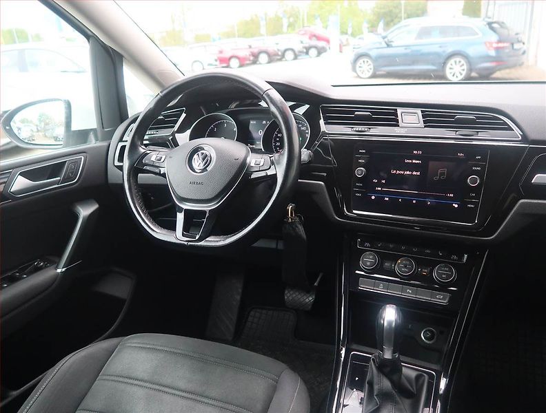 Volkswagen Touran (2017) R-Line 2.0 TDI, Automat - fotka 7 z 16