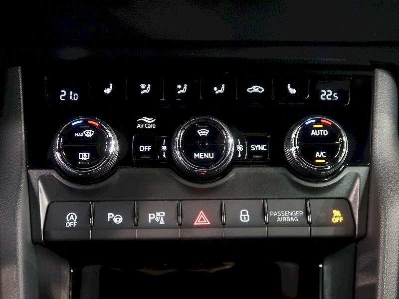 Škoda Karoq (2026) SPORTLINE 1.5TSI 110KW DSG - fotka 32 z 43