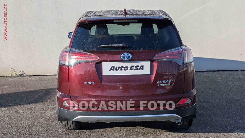 Toyota RAV4 (2017) 2.5 Hybrid 4WD, 2.maj,ČR - fotka 5 z 18