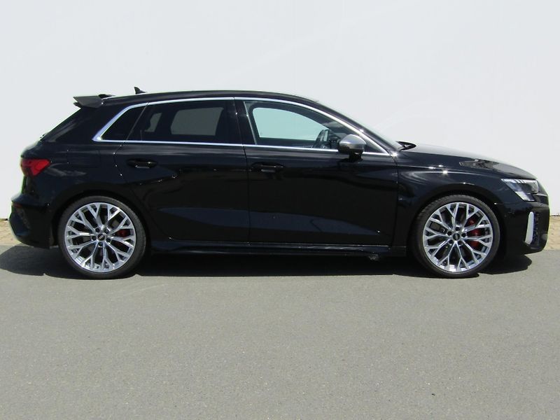 Audi RS 3 (2024) 2,5 TFSI Quattro 294KW - fotka 3 z 30