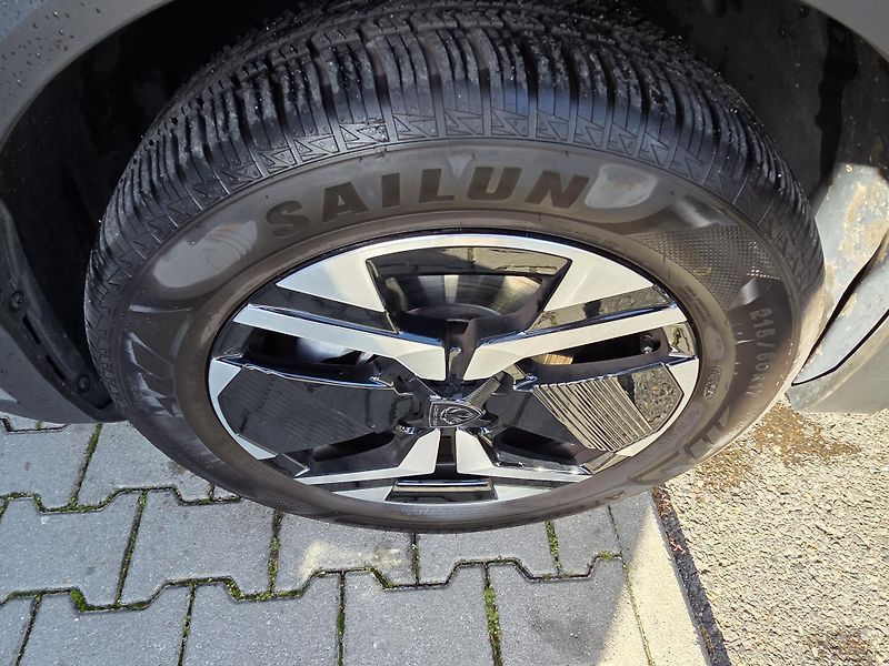 Peugeot 2008 (2025) 1.2 PT 130 ALLURE EAT8 - fotka 28 z 29