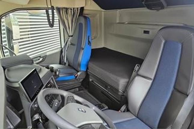 Volvo FH (2024) 460 8x2 plato/tahač + HR - fotka 20 z 30