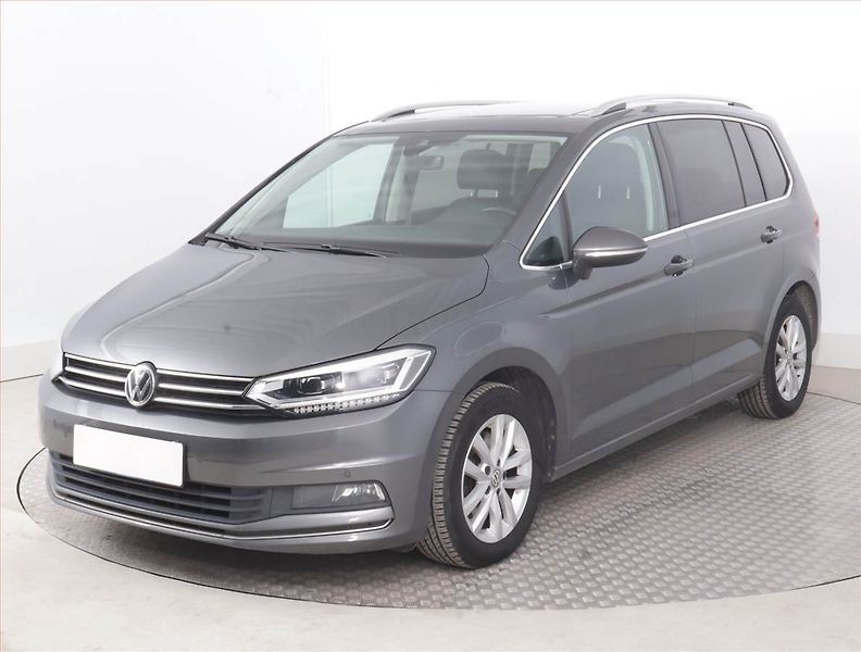 Volkswagen Touran (2019) Highline 1.5 TSI - fotka 2 z 21