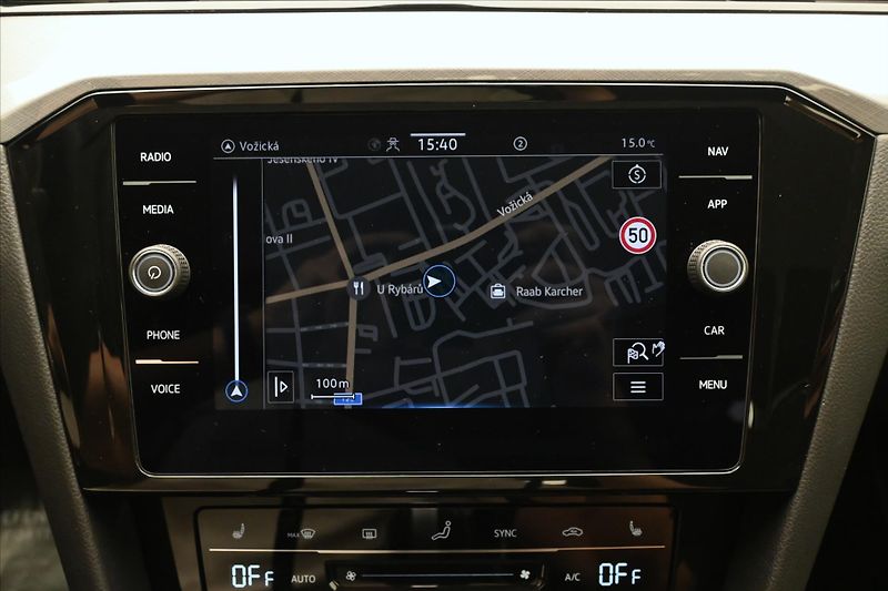Volkswagen Passat 2,0 TDI 110 kW DSG Business Zá - fotka 20 z 32