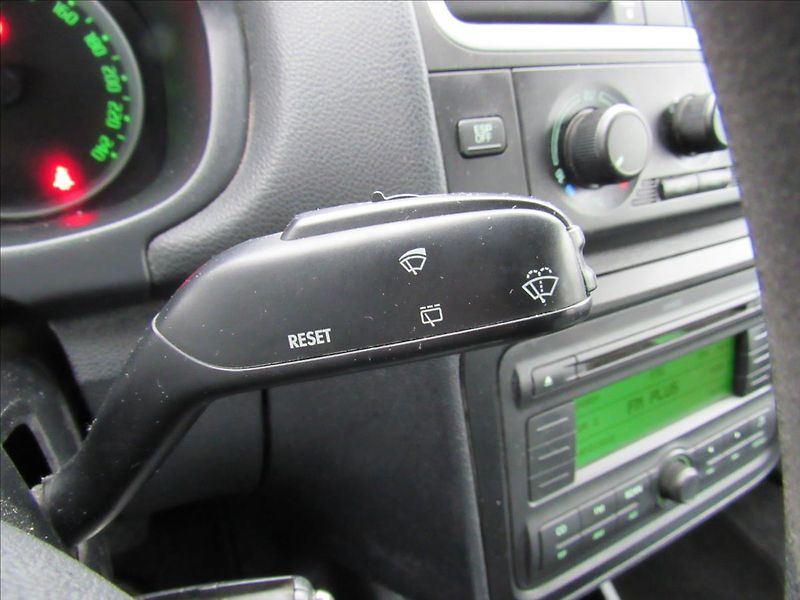 Škoda Fabia 1,6 i 77kW Combi Ambiente - fotka 18 z 26