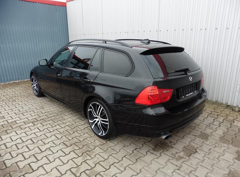 BMW Řada 3 320i Touring, Navi - fotka 3 z 15