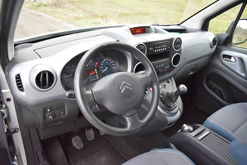Citroën Berlingo 1,6 16V MULT,1.M,SERVIS,TOP! - fotka 8 z 19
