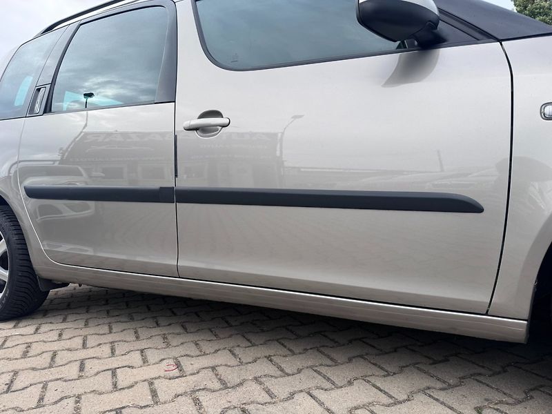 Škoda Roomster (2011) 1,6 TDI 77 KW KILOMETRY TAŽNÉ - fotka 17 z 50