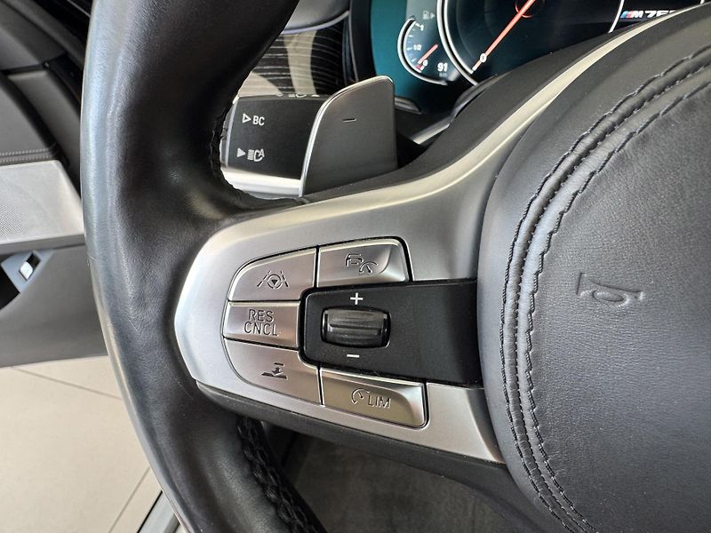 BMW Řada 7 M760 Li xDrive*Nový Motor*DPH - fotka 29 z 48