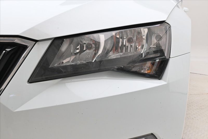Škoda Superb 1,6 TDI 88 kW NAVI Ambition Zá - fotka 27 z 29