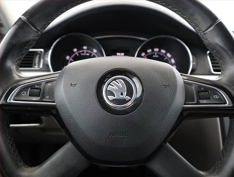 Škoda Superb (2015) Ambition 1.4 TSI, Serv.kniha - fotka 18 z 20
