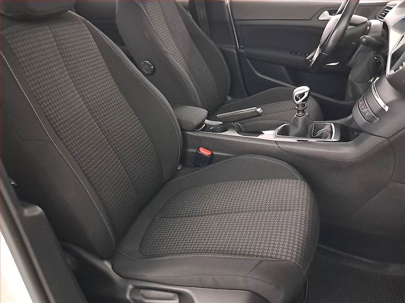 Peugeot 308 (2019) 1.5 BlueHDi, Tempomat - fotka 9 z 21