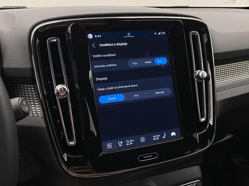 Volvo XC40 PURE ELECTRIC RECHARGE CORE - fotka 46 z 52