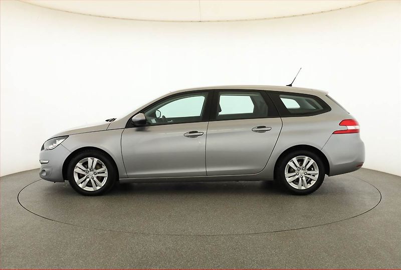 Peugeot 308 (2017) 1.6 BlueHDi, Tempomat - fotka 3 z 19