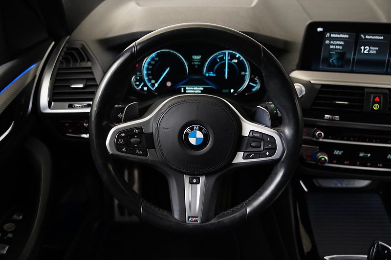 BMW X3 - fotka 17 z 26