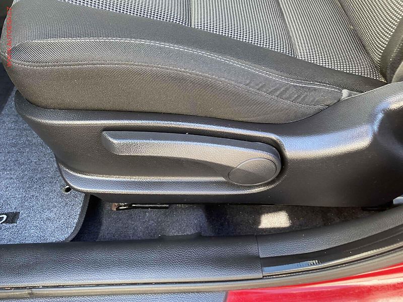 Hyundai i30 (2013) 1.4i, Klima - fotka 14 z 16