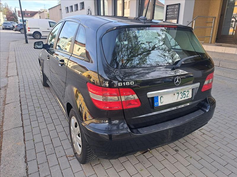 Mercedes-Benz Třídy B B180 i   1,7 - fotka 7 z 35