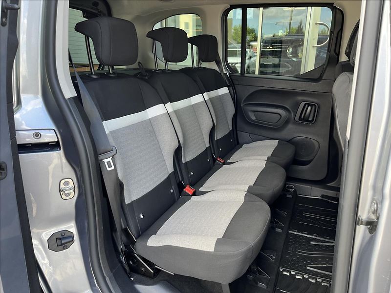 Citroën Berlingo 1,5 BlueHDi  EAT8 SHINE PROFI+ - fotka 17 z 22