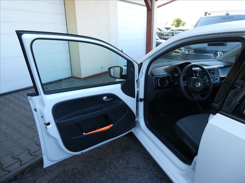 Volkswagen up! 1,0 MPi klima,serviska,2.maj. - fotka 19 z 45