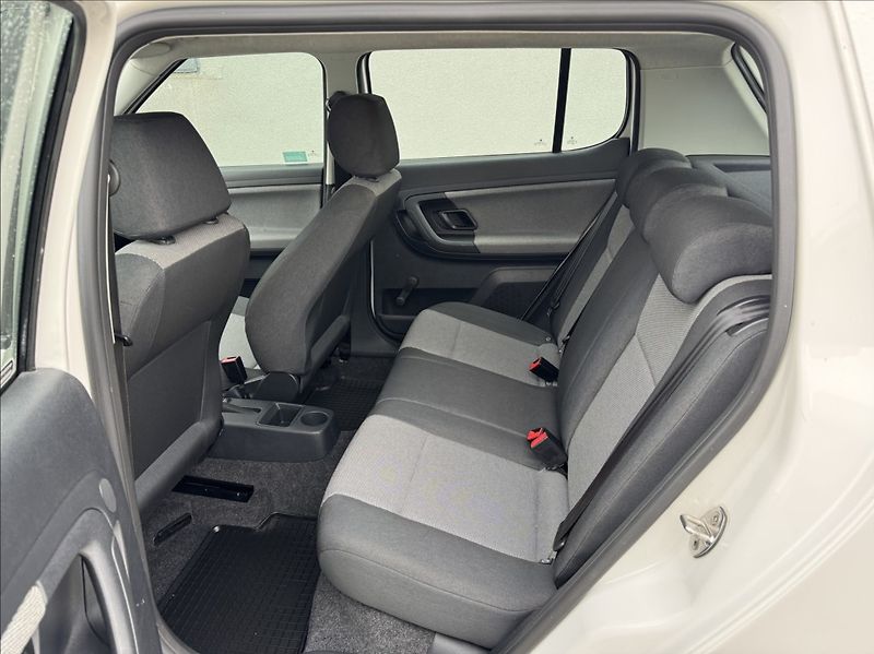 Škoda Fabia 1,4 i 16V 63kW DPH 1.maj ČR - fotka 19 z 47