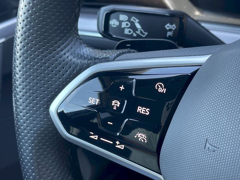 Volkswagen Touareg (2023) R-Line 3.0 TDI 210 kW V6 4Moti - fotka 7 z 35