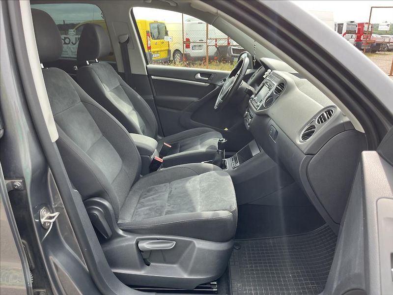 Volkswagen Tiguan 2,0 TDi ROZVODY KLIMA 2xKOLA - fotka 11 z 48