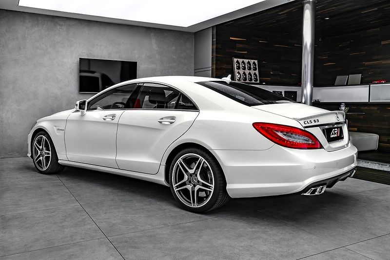 Mercedes-Benz CLS 63 AMG 4M, Designo Carbon H&K - fotka 7 z 28