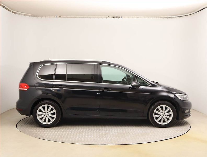 Volkswagen Touran (2017) 2.0 TDI, Automat, Navi - fotka 6 z 29