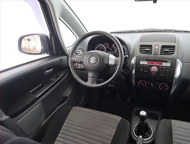 Suzuki SX4 (2013) 1.6 VVT, Serv.kniha - fotka 7 z 15