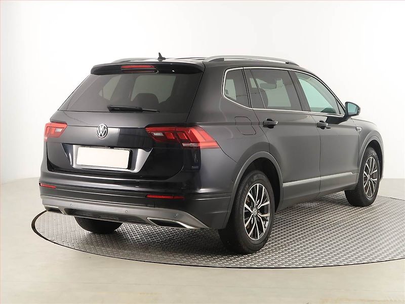 Volkswagen Tiguan Allspace (2018) Comfortline 2.0 TDI, Automat - fotka 5 z 19