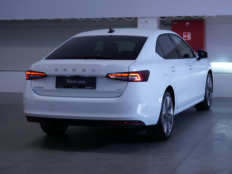 Škoda Superb - fotka 2 z 25