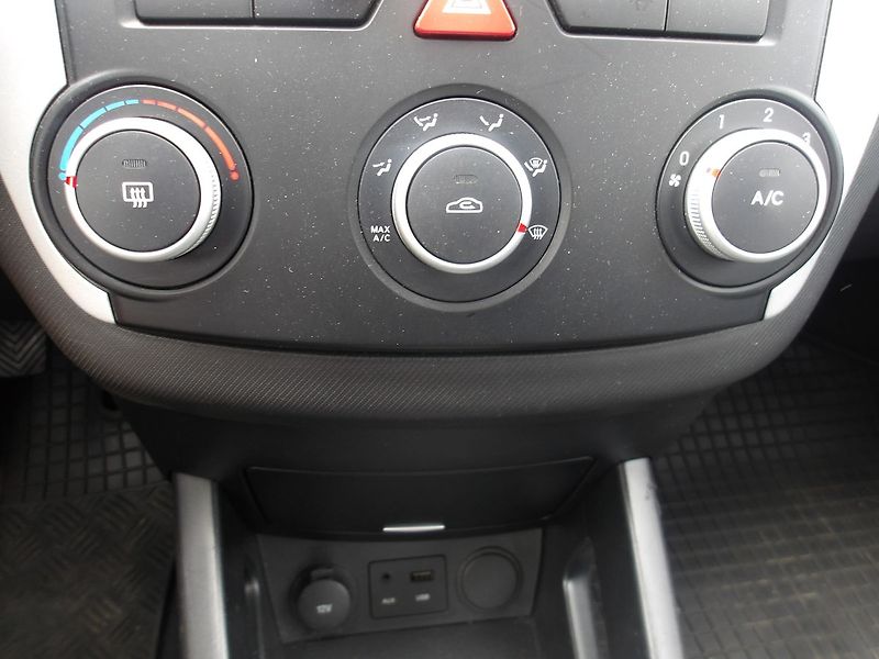 Kia Ceed 1,4i ČR ! NAJ.94000 km !!! Ser - fotka 23 z 34