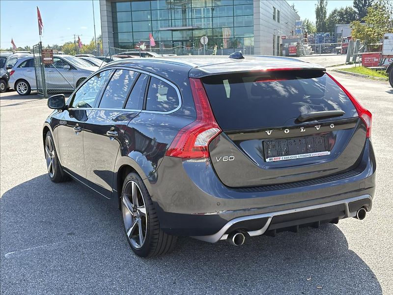 Volvo V60 2,4 D5 R-Design,AT,AWD,Xen,Výb - fotka 41 z 41