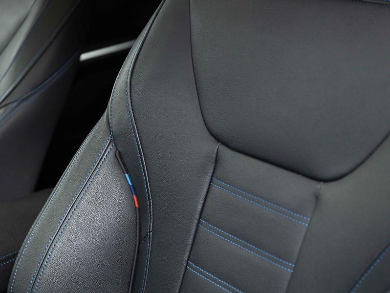 BMW Řada 3 330i xDrive - fotka 19 z 22