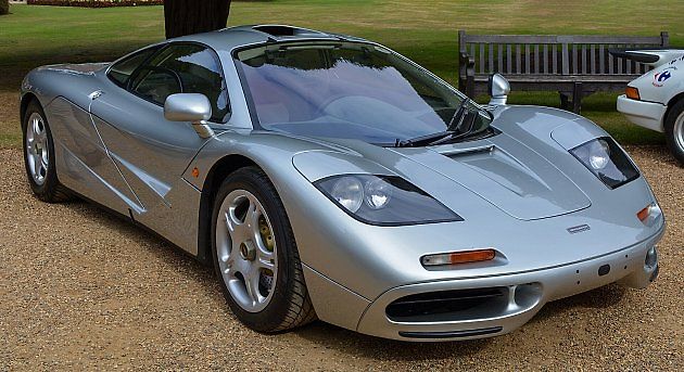 McLaren F1 se vyráběl v devadesátých letech a dodnes patří mezi nejceněnější supersporty. U podobně vzácných aut může i mimořádně drahá oprava dávat pojišťovně ekonomický smysl., zdroj: Chelsea Jay/Wikimedia CC BY 4.0