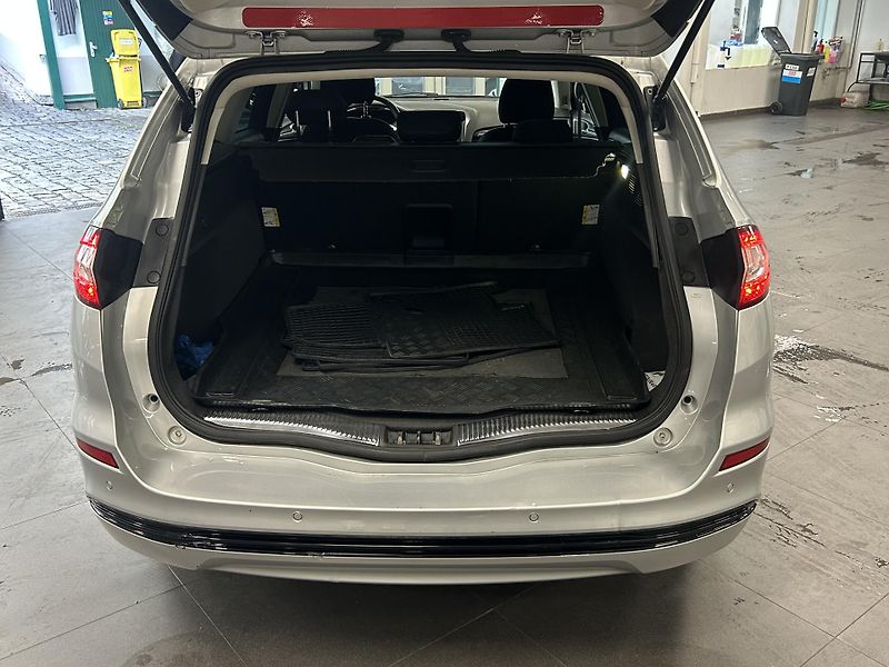 Ford Mondeo (2015) 2.0TDCi Aut Titanium LED 110kW - fotka 20 z 26