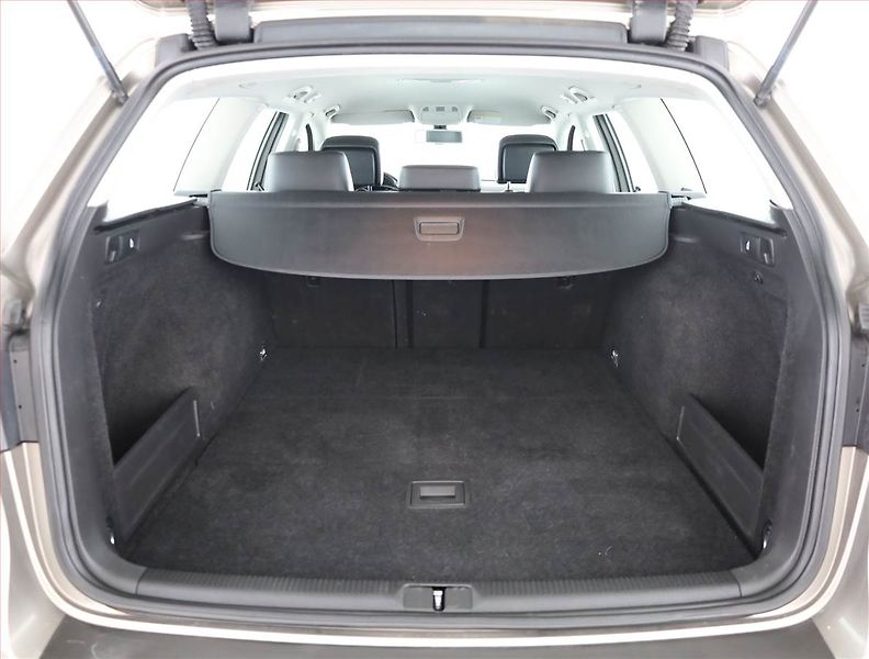 Volkswagen Passat (2013) Highline 2.0 TDI, Automat - fotka 13 z 14