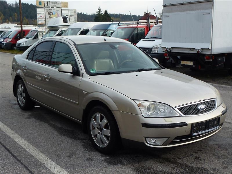 Ford Mondeo 2,5 i V6 24V Ghia Automat - fotka 3 z 49