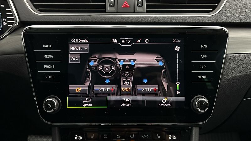 Škoda Superb 2.0 TSI DSG Style Combi - fotka 27 z 29
