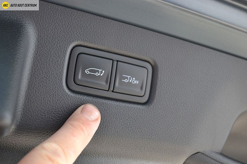 Hyundai Staria 2.2CRDi PREMIUM A/T- 9 MÍST - fotka 31 z 79