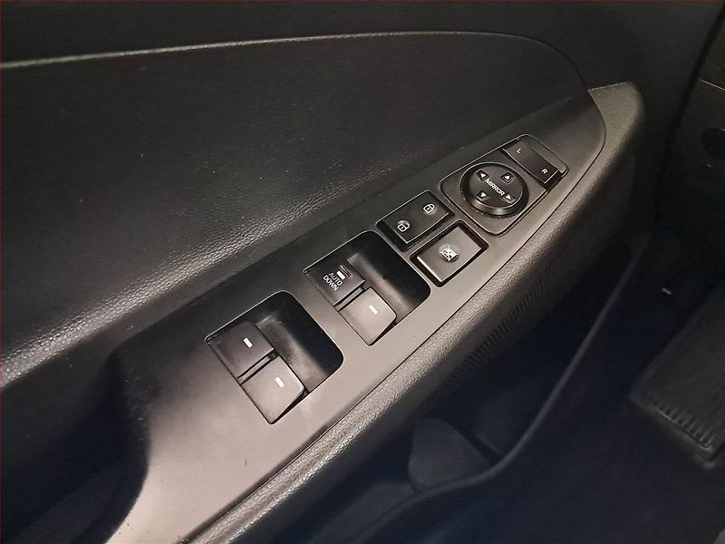 Hyundai Tucson (2017) 2.0 CRDi, 4X4, Park. senzory - fotka 18 z 18
