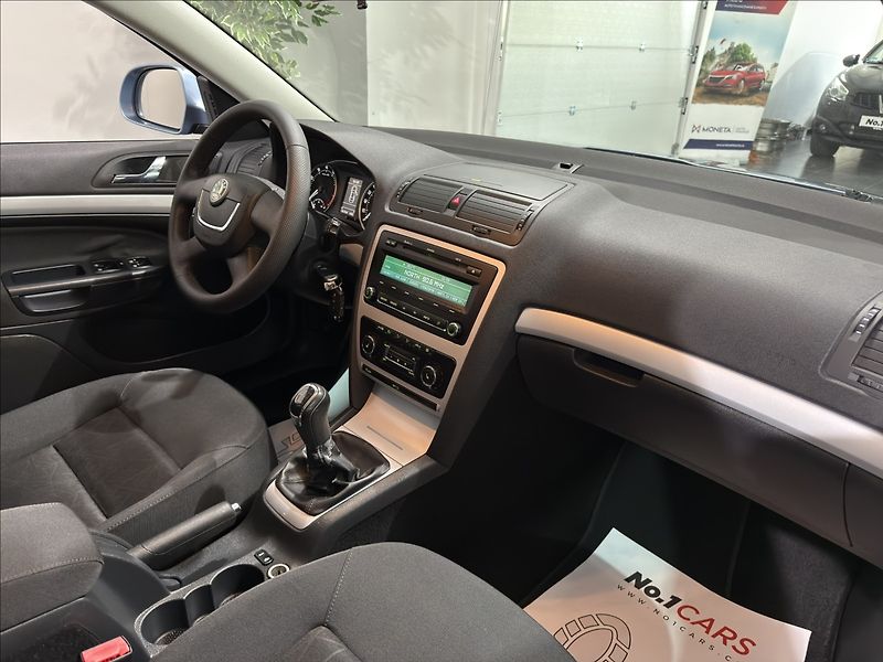 Škoda Octavia 1,4   TSI 90KW 1.MAJ FAMILY - fotka 17 z 37