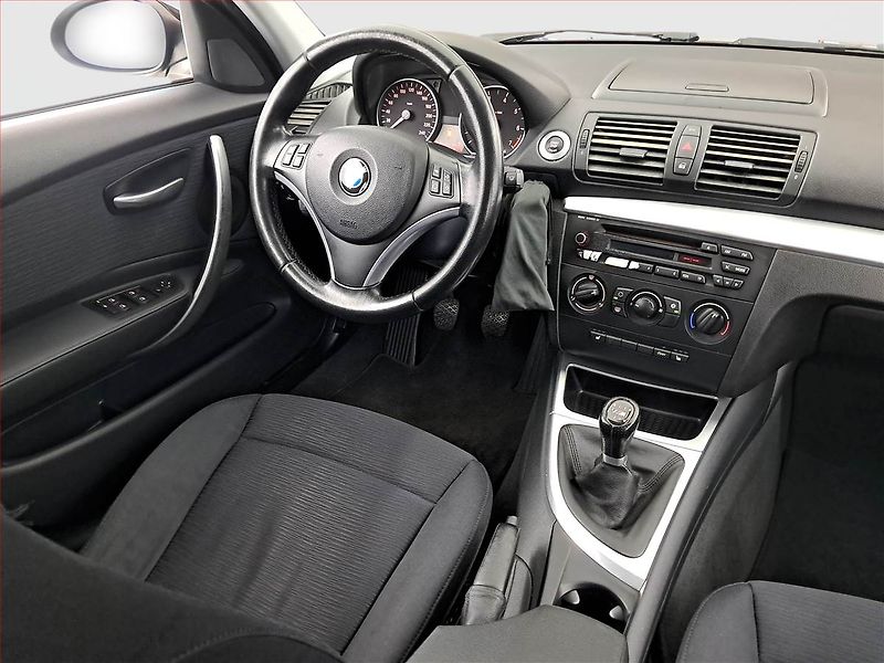 BMW Řada 1 (2008) 118i, Tempomat - fotka 7 z 15